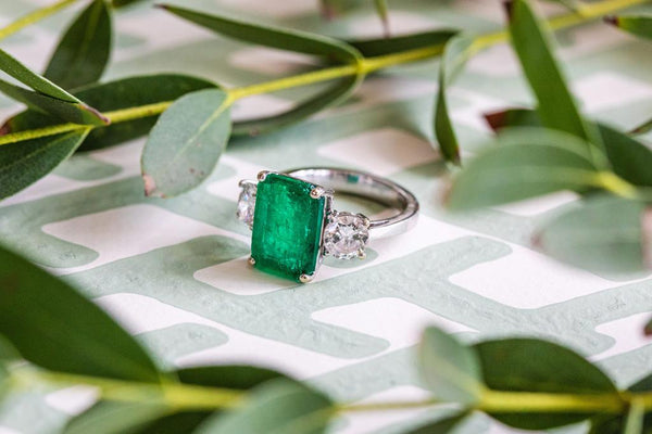 Columbian Emerald ring with brilliant cut diamonds set in 18ct White Gold