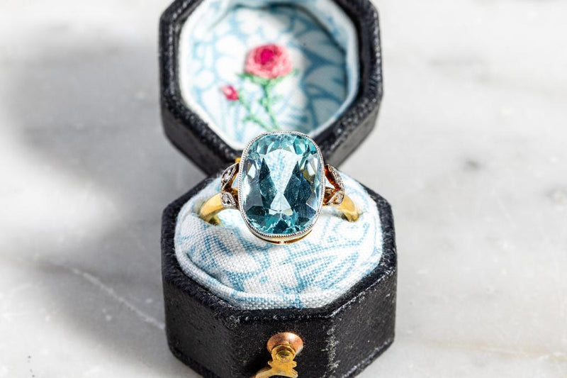 Aqua and diamond ring set in 18ct yellow gold - rub-over setting
